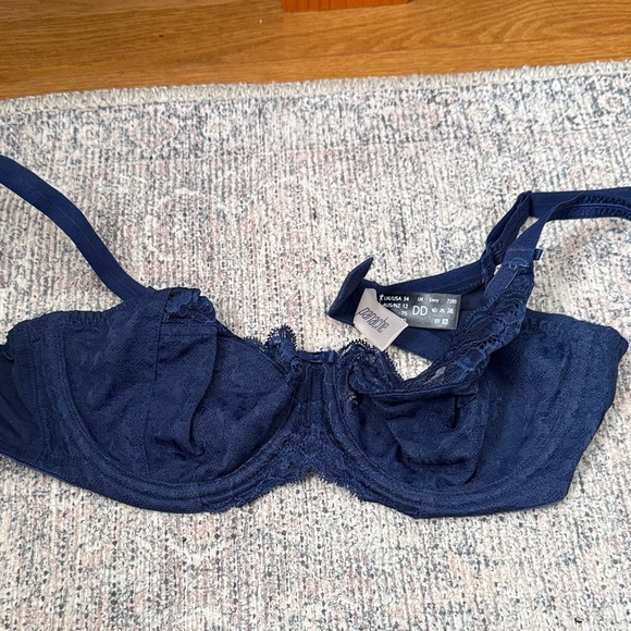 Other - Elegant Navy Lace Bra